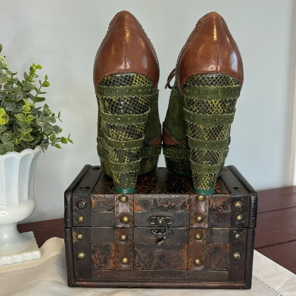 POETIC LICENSE Wild Safari wingtip wedges
EU Size 39 (8.5) New No Box - Picture 3 of 13